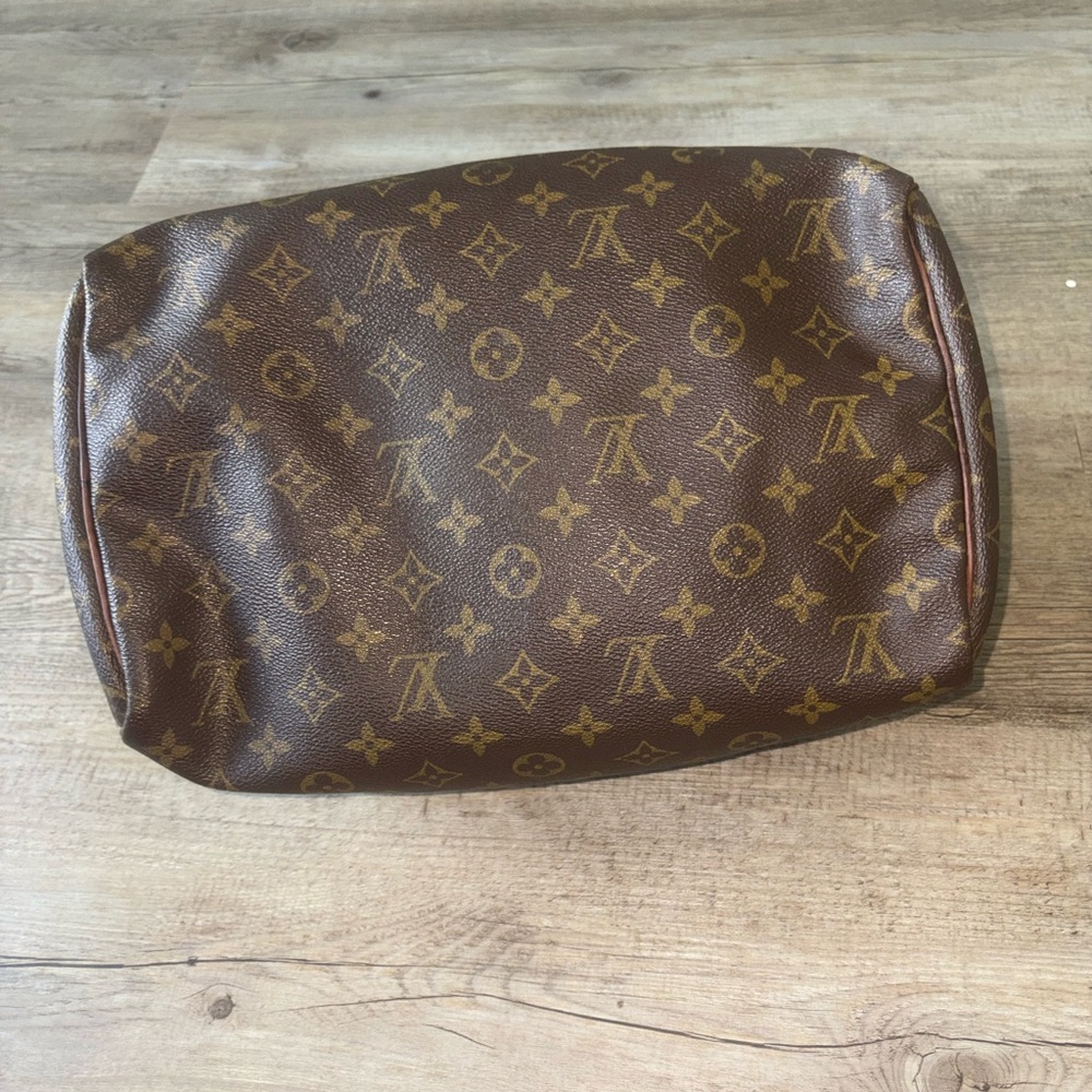 LV monogram (PLEASE READ DESCRIPTION THOROUGHLY) - Picture 8 of 11